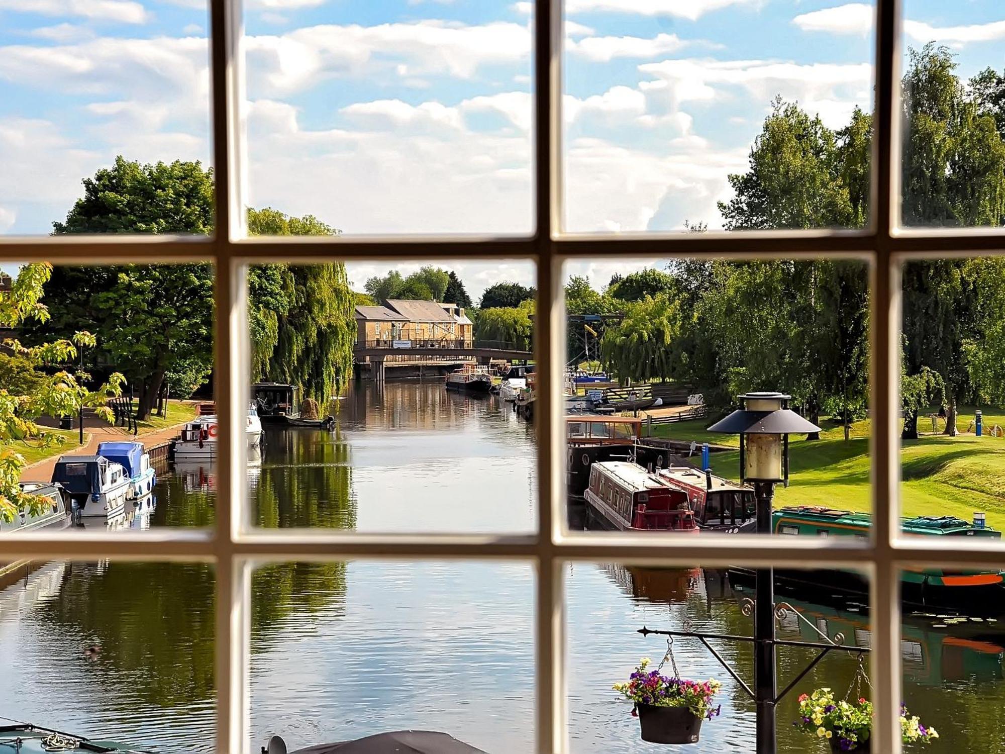 Riverside Inn Ely Exterior foto